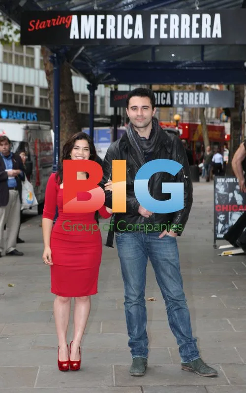 Darius Danesh and America Ferrera at Chicago Photocall