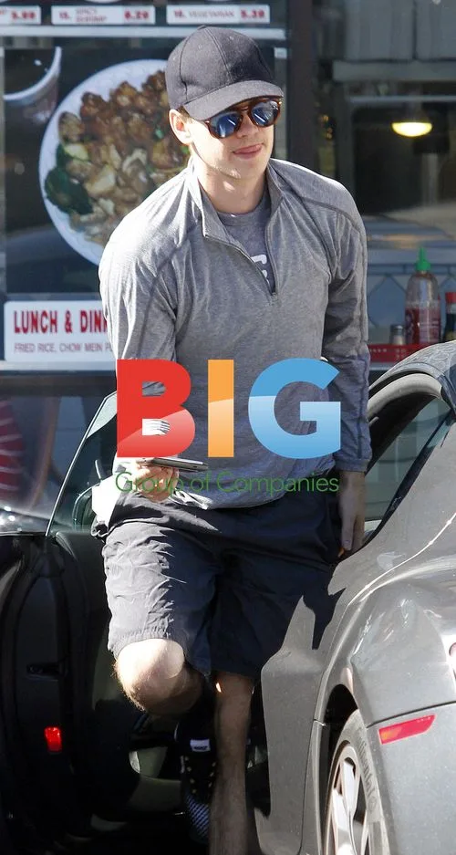 Hayden Christensen Grabs a Smoothie in LA