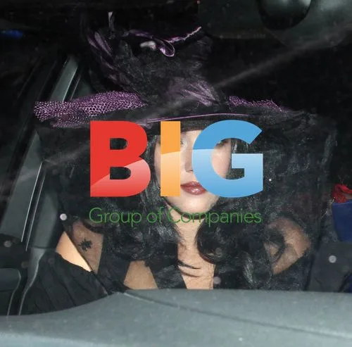 Jessica Alba in Witch Costume at Halloween Party