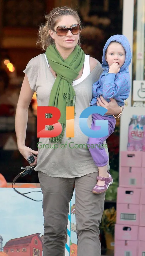 Pregnant Rebecca Gayheart and daughter Billie Dane shopping