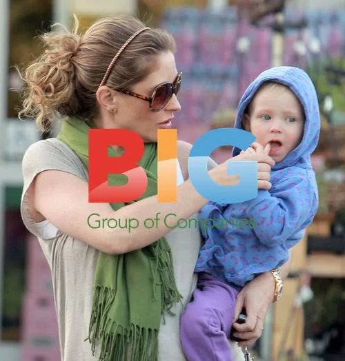 Pregnant Rebecca Gayheart shops with daughter Billie