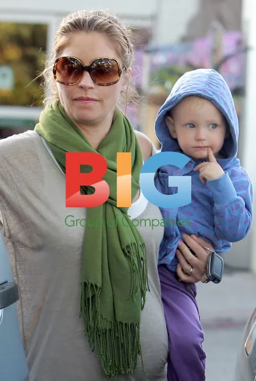 Pregnant Rebecca Gayheart shops with daughter