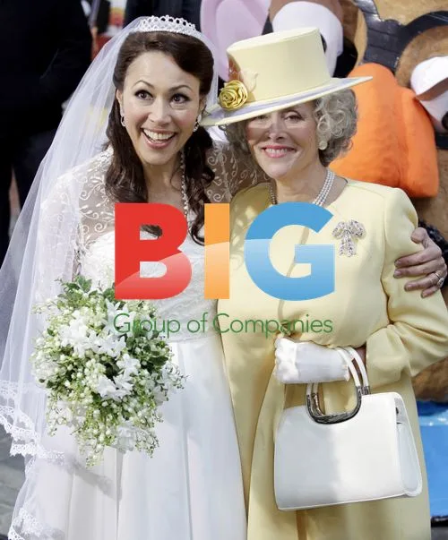 Ann Curry and Meredith Vieira Dress as Royals