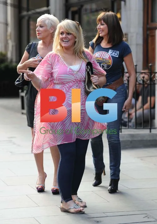 Loose Women Presenters Leaving Restaurant