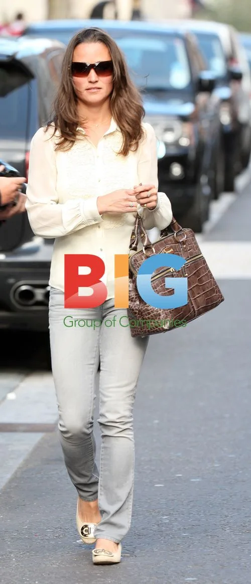 Pippa Middleton Gets Parking Ticket in London