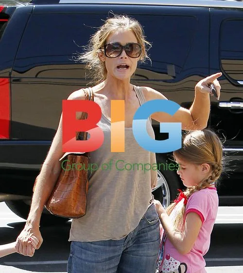 Denise Richards with daughters shopping