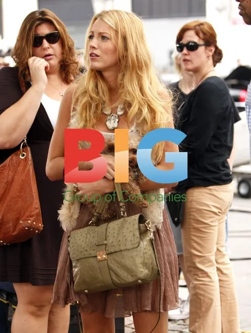 Blake Lively laughs on Gossip Girl set