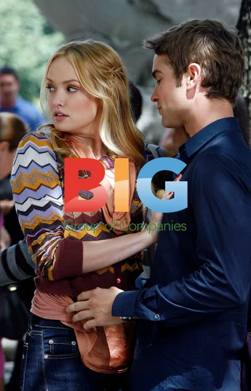 Kaylee DeFer and Chace Crawford on 'Gossip Girl' set