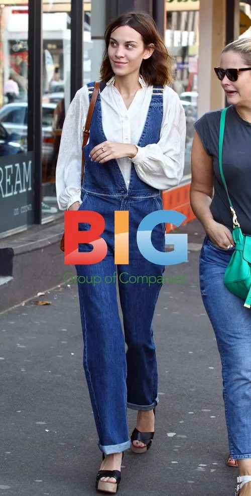 Alexa Chung Shopping in Sydney
