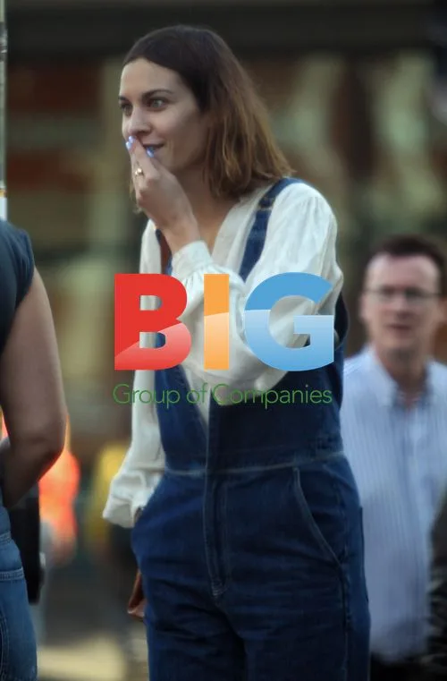 Alexa Chung Shopping in Sydney