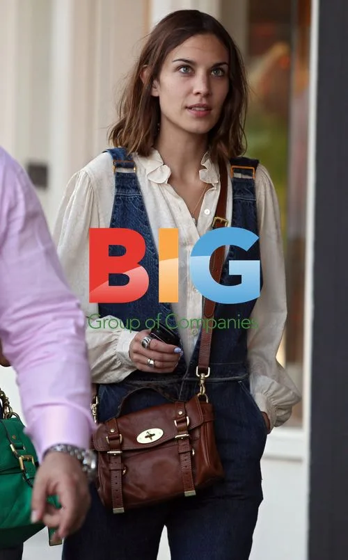 Alexa Chung Shopping in Sydney