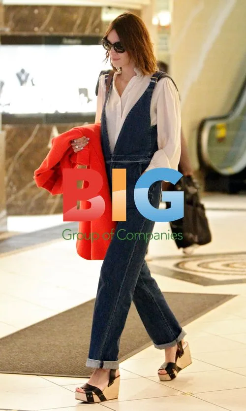 Alexa Chung Shopping in Sydney