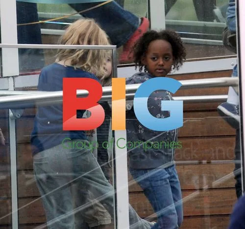 Brad Pitt and Angelina Jolie with kids on London Eye