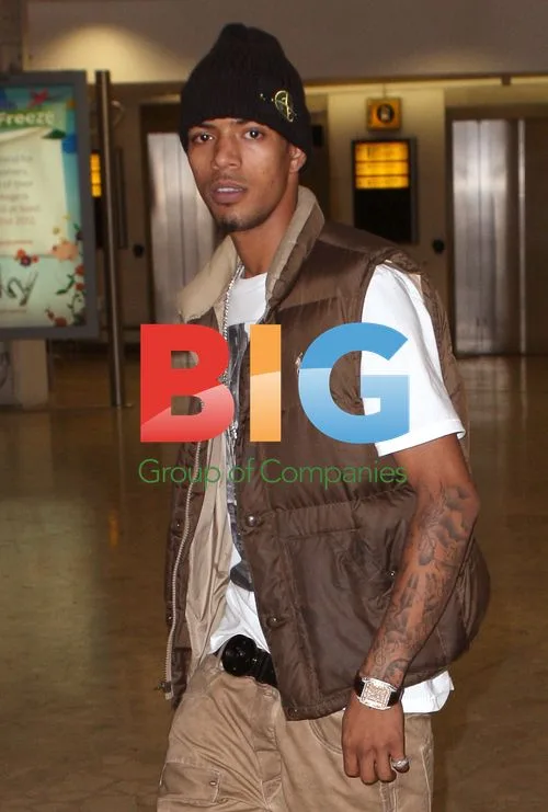 N-Dubz Couple Arrive at London Airport