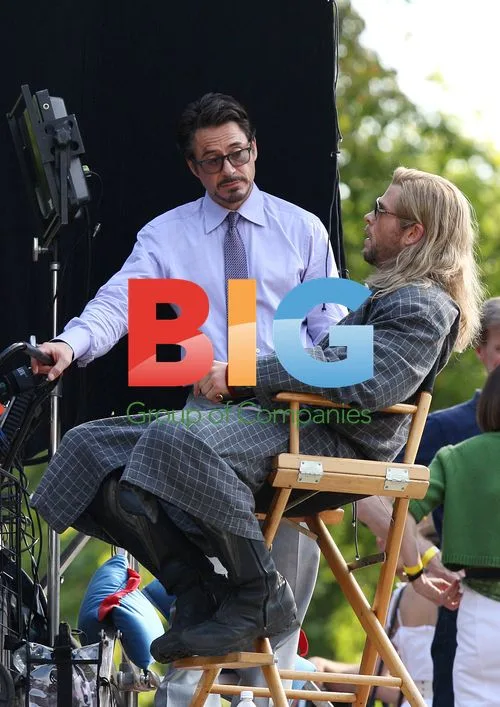 RDJ and Chris Hemsworth on The Avengers Set