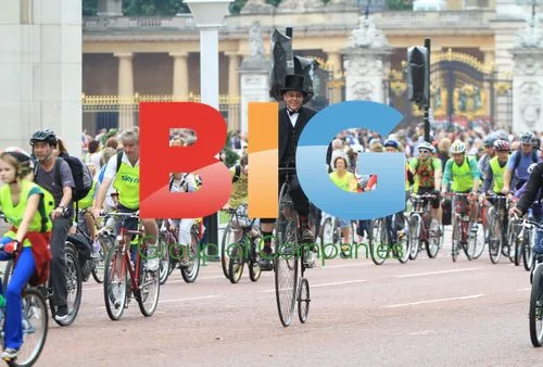 Kelly Brook, Chris Hoy, and Kulveer Ranger at Sky Ride