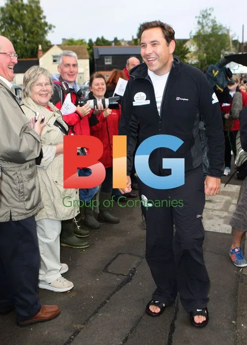 David Walliams Swims River Thames for Sport Relief