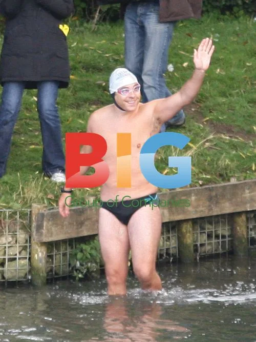 David Walliams Begins Thames Charity Swim