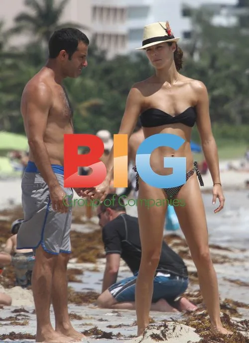 Gabi Rebeschini lavishes affection on boyfriend in Miami