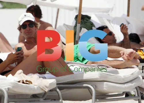 Michael Bay Relaxes on Miami Beach