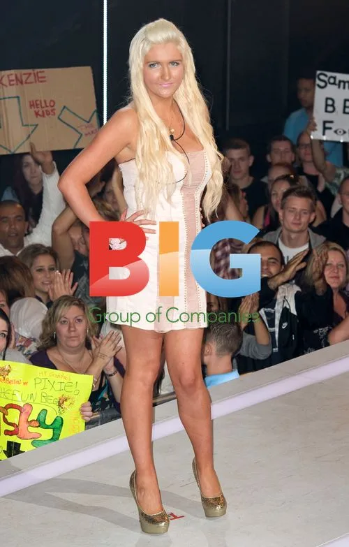 Big Brother 2011 Contestants Arrive