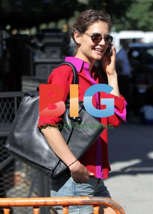 Katie Holmes Runs Errands in NYC
