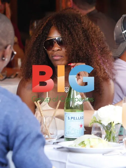 Serena Williams Grabs Lunch with Friends