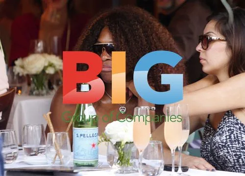 Serena Williams Grabs Lunch With Pals
