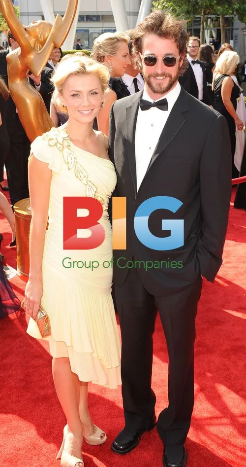 Noah Wyle and Sarah Wells at 2011 Creative Arts Emmys