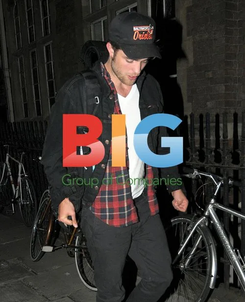 Robert Pattinson Spotted in Notting Hill