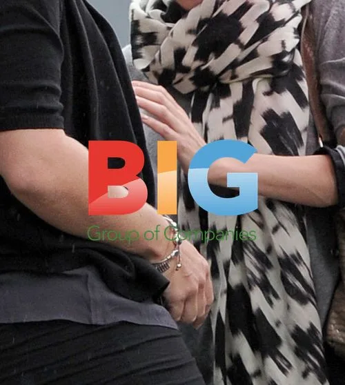 Danni Minogue Meets Pregnant Friend at London Studios
