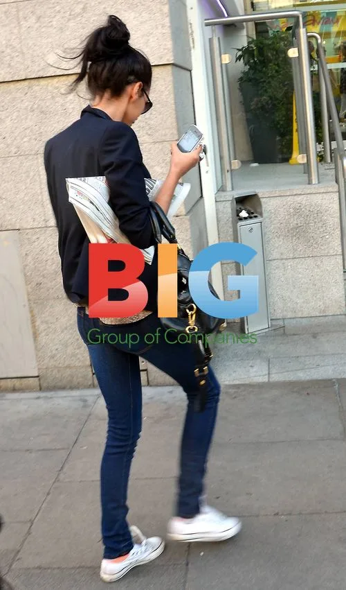 Georgia Salpa rushes into shopping centre