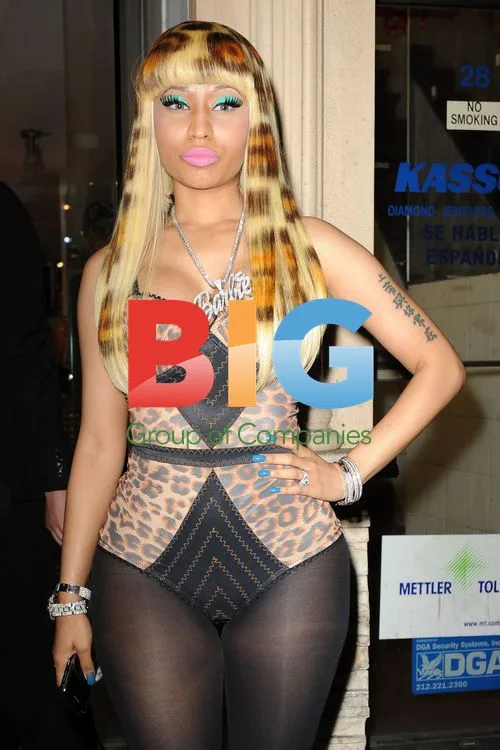 Nicki Minaj Visits NYC Jewelry Store
