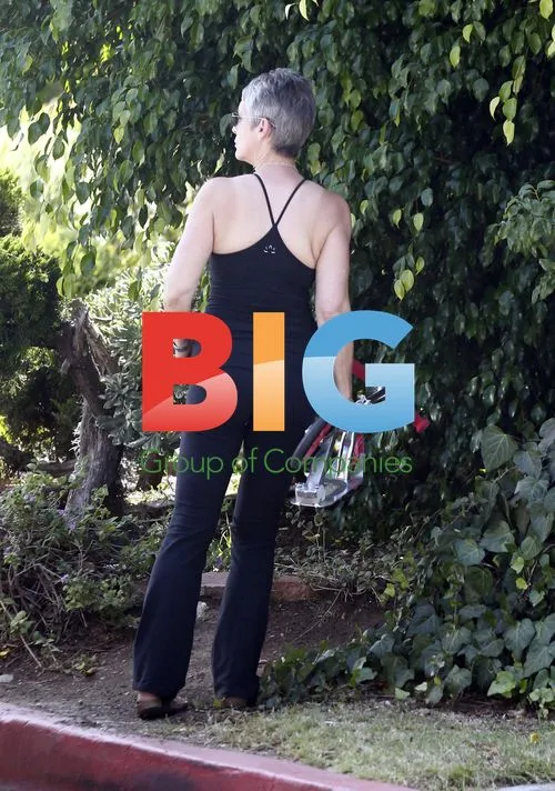 Jamie Lee Curtis Hides Scooter in Bushes