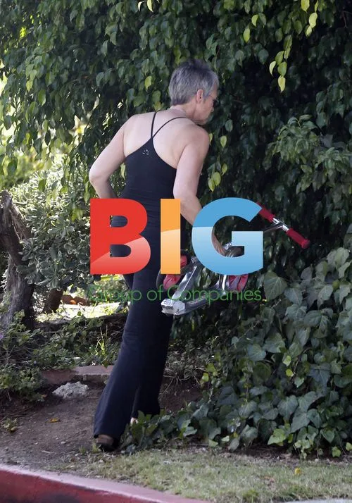 Jamie Lee Curtis Hides Scooter in Bushes