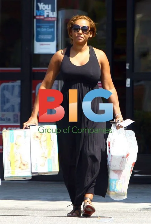 Melanie Brown and daughter Angel shopping