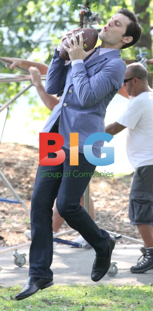 Hugo Becker on Gossip Girl Set