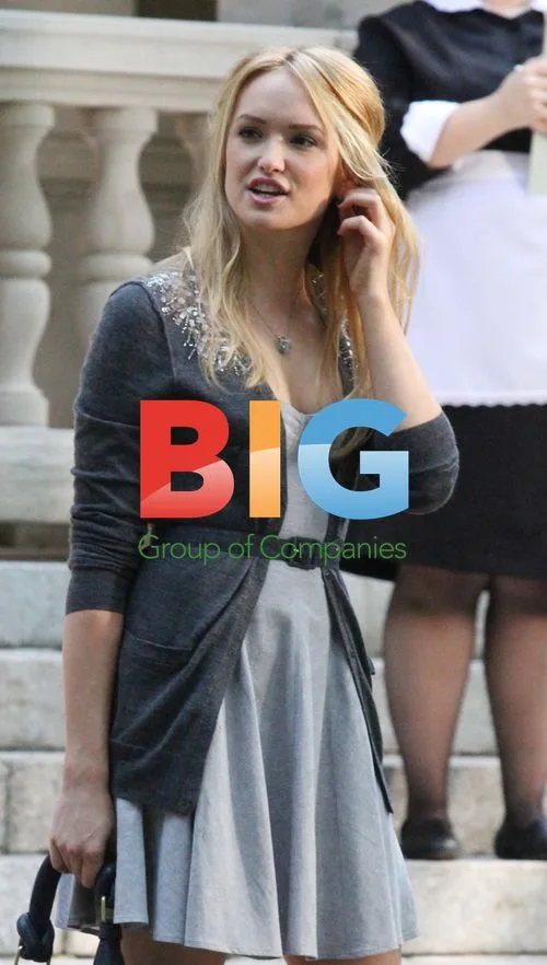 Kaylee DeFer on Gossip Girl set