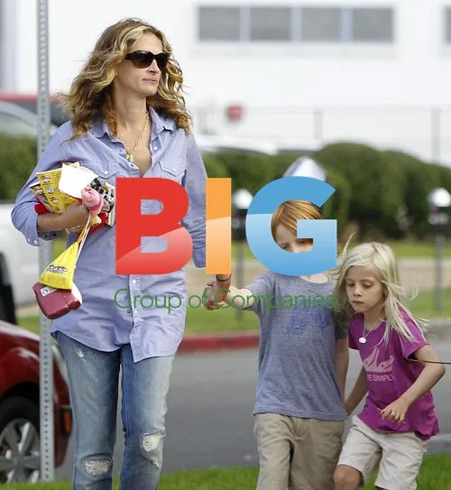 Julia Roberts with Twins in LA
