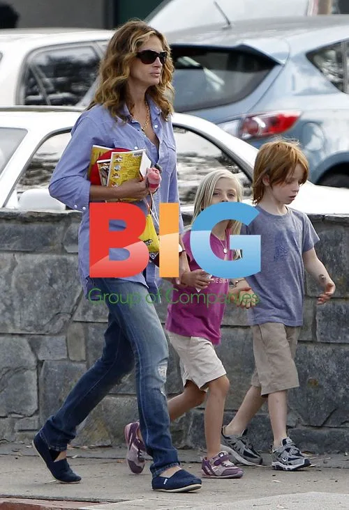 Julia Roberts with Twins in LA