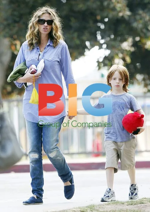 Julia Roberts with Twins in LA