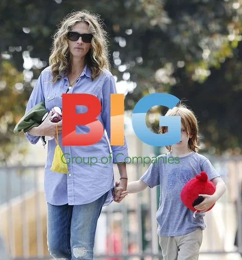 Julia Roberts with Twins Hazel and Phinnaeus