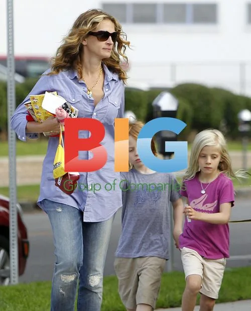Julia Roberts with Twins in LA