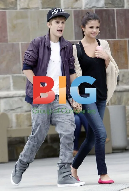 Justin Bieber and Selena Gomez Shopping