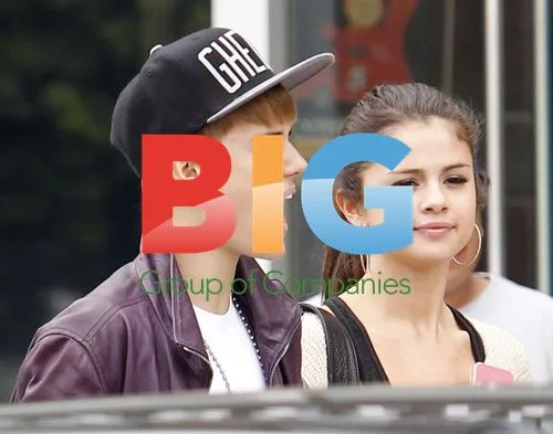 Justin Bieber and Selena Gomez Shopping