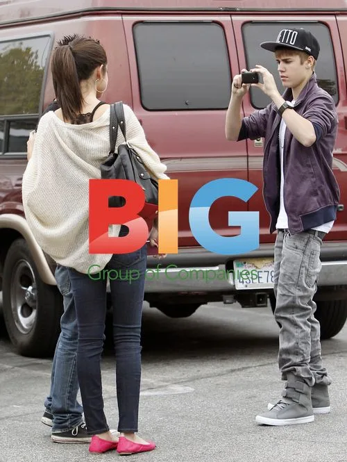 Justin Bieber and Selena Gomez Shop in LA
