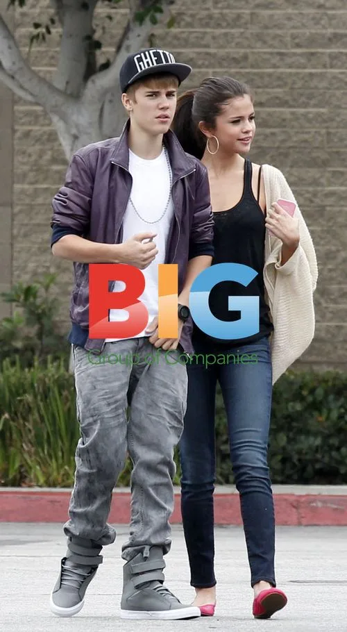 Justin Bieber and Selena Gomez Shopping