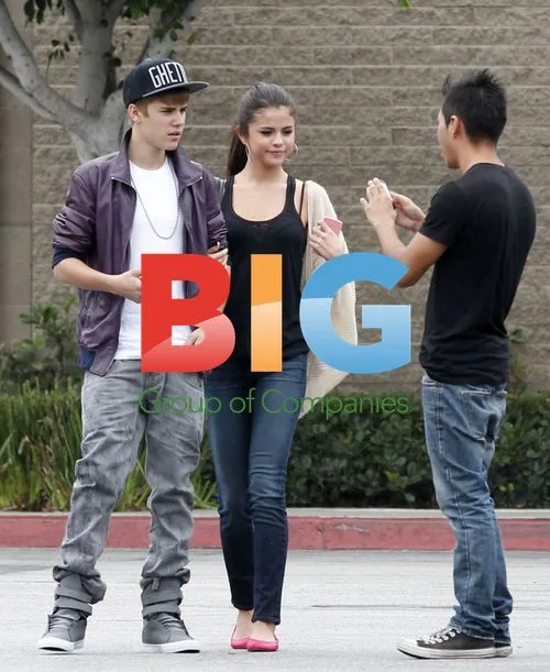 Justin Bieber and Selena Gomez Go Shopping