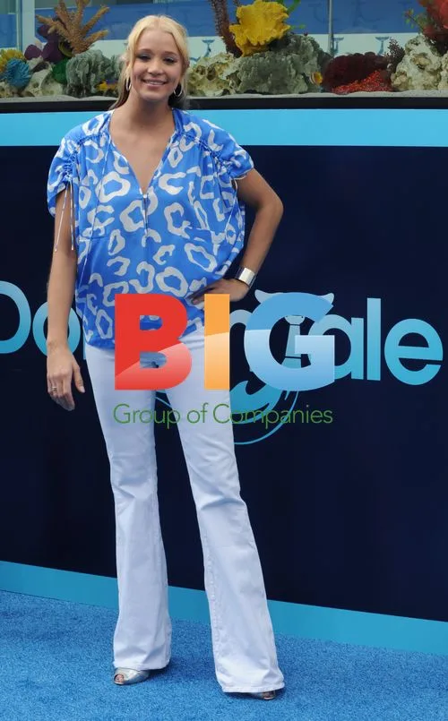 Kristen Renton at "Dolphin Tale" Premiere