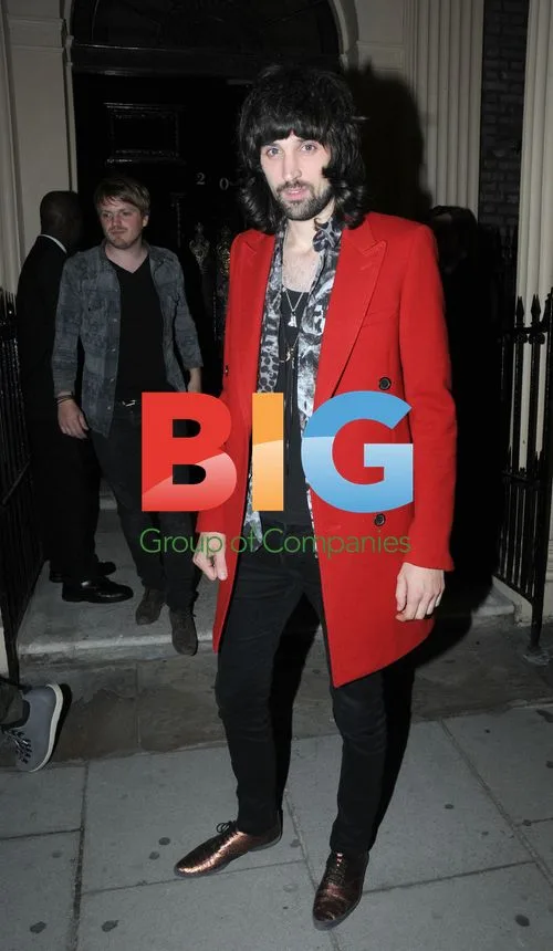 Kasabian spotted at London bar